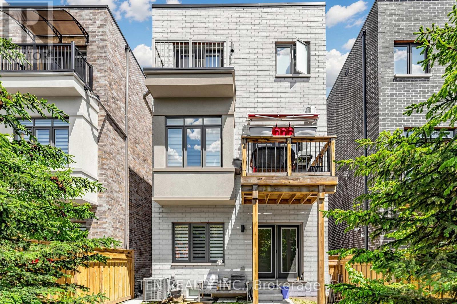 30 HESPERUS ROAD - 32