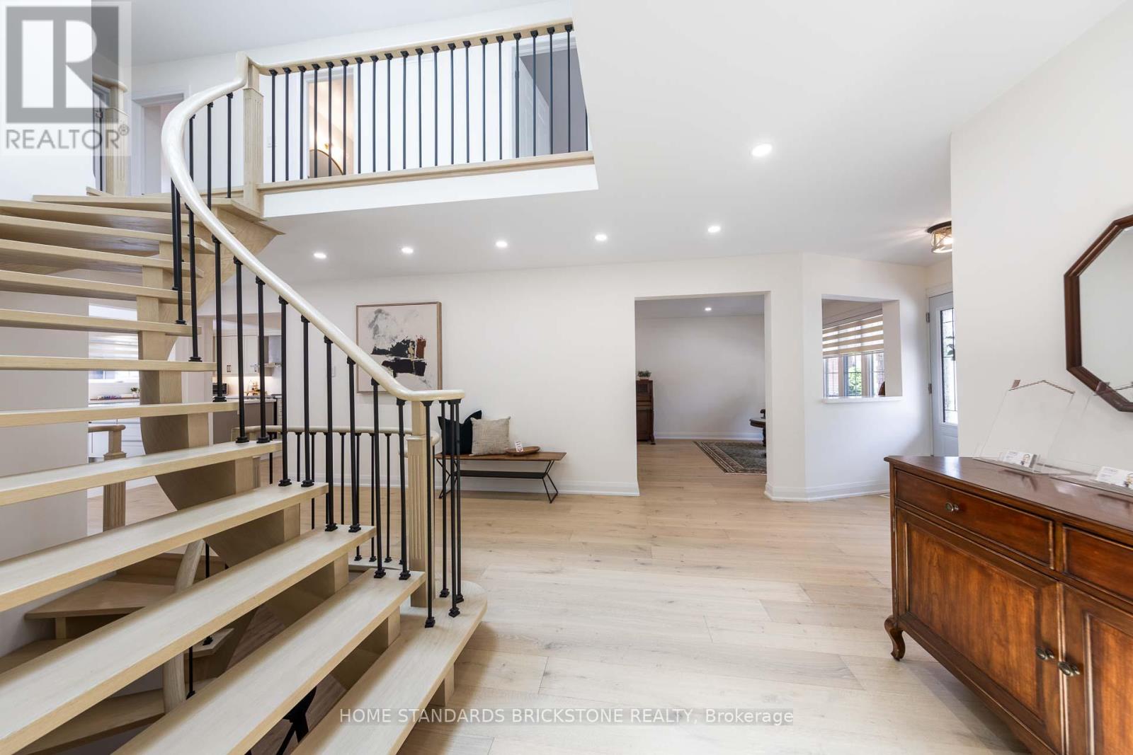 139 PINEWOOD DRIVE - 25