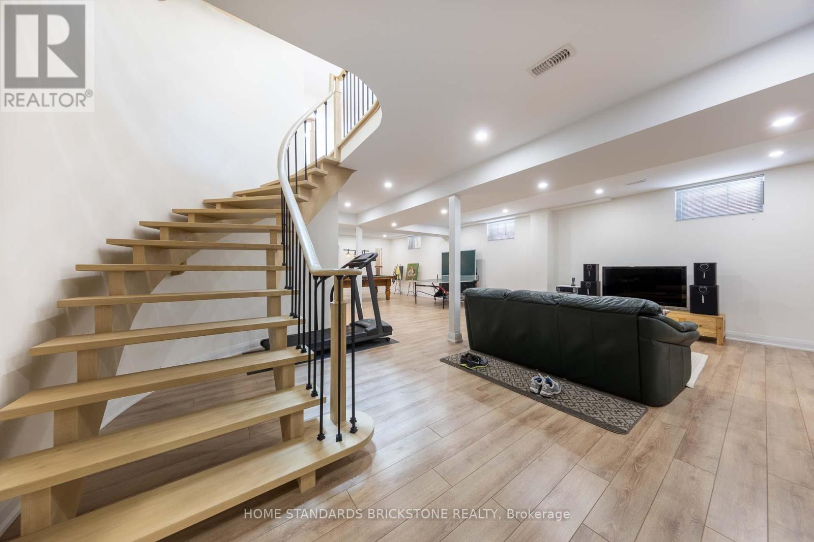 139 PINEWOOD DRIVE - 39