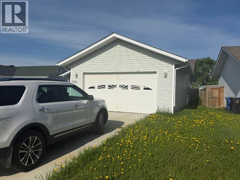 5305 45 Street - photo 2