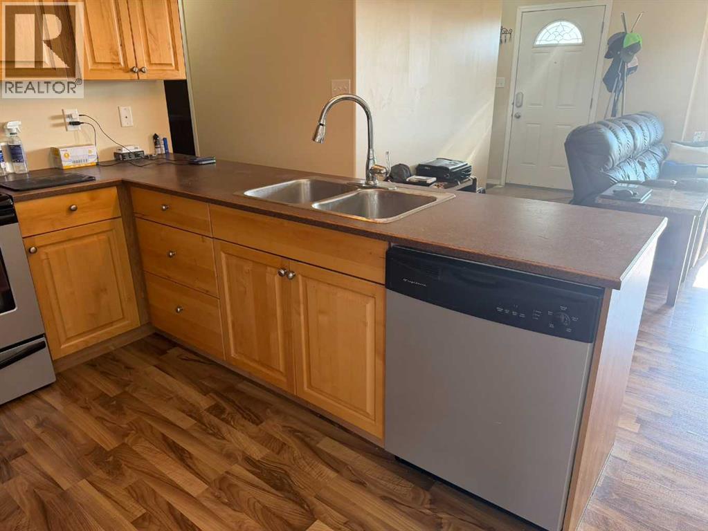 5305 45 Street — photo 7