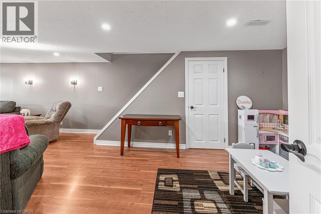 9924 DICKENSON Road W - 22