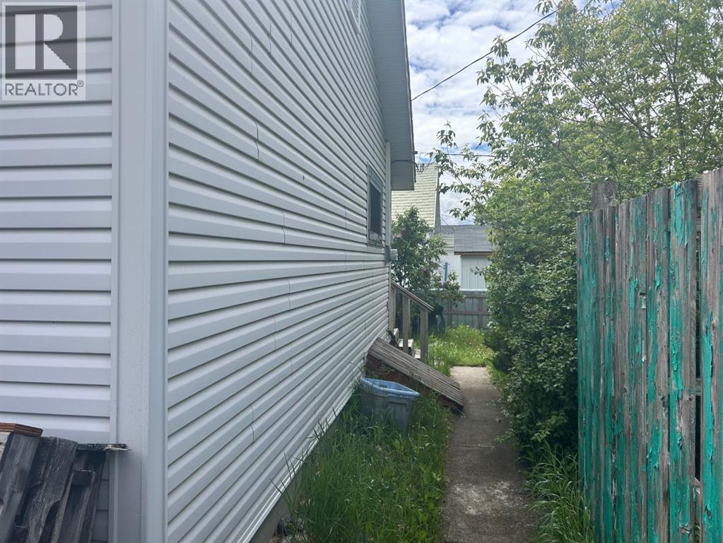 20602 25 Avenue - 32
