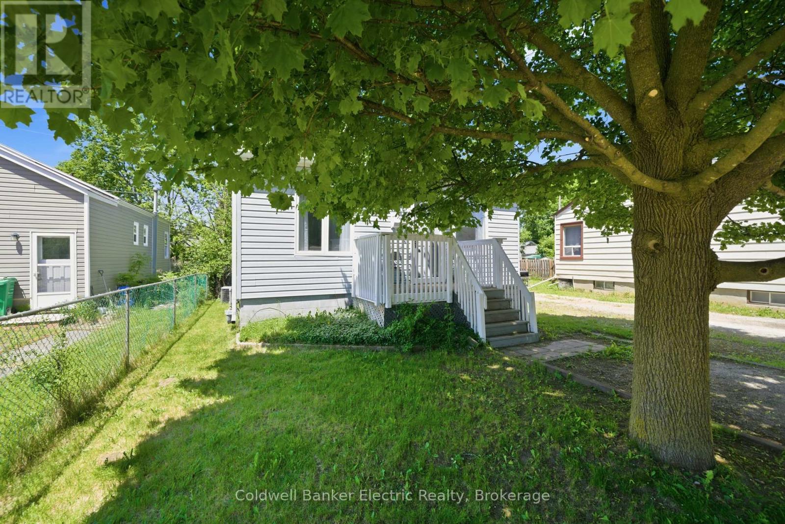 780 BROWN STREET - 1