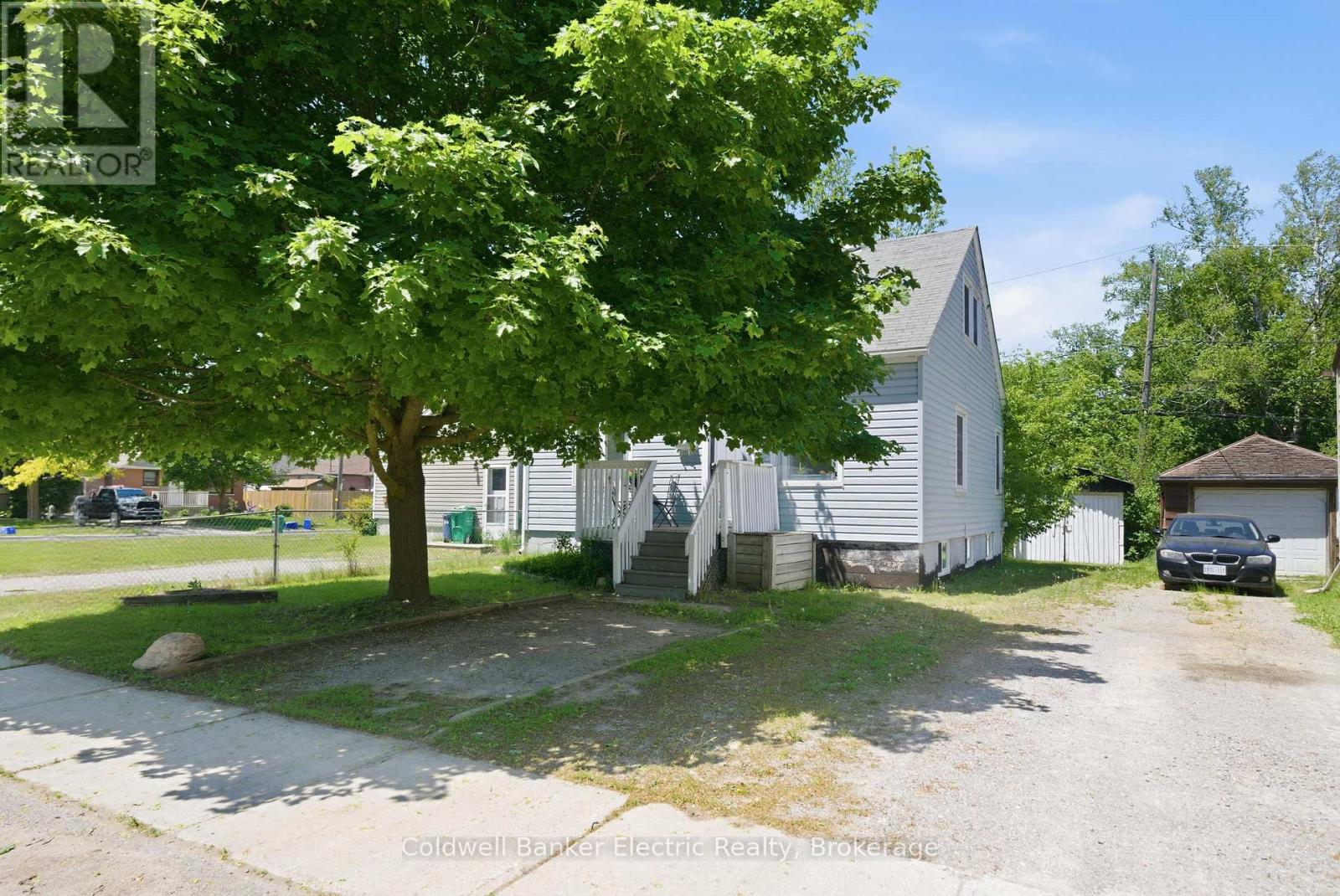 780 BROWN STREET - 2