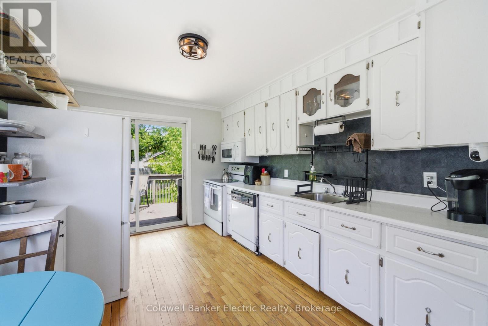 780 BROWN STREET - 8