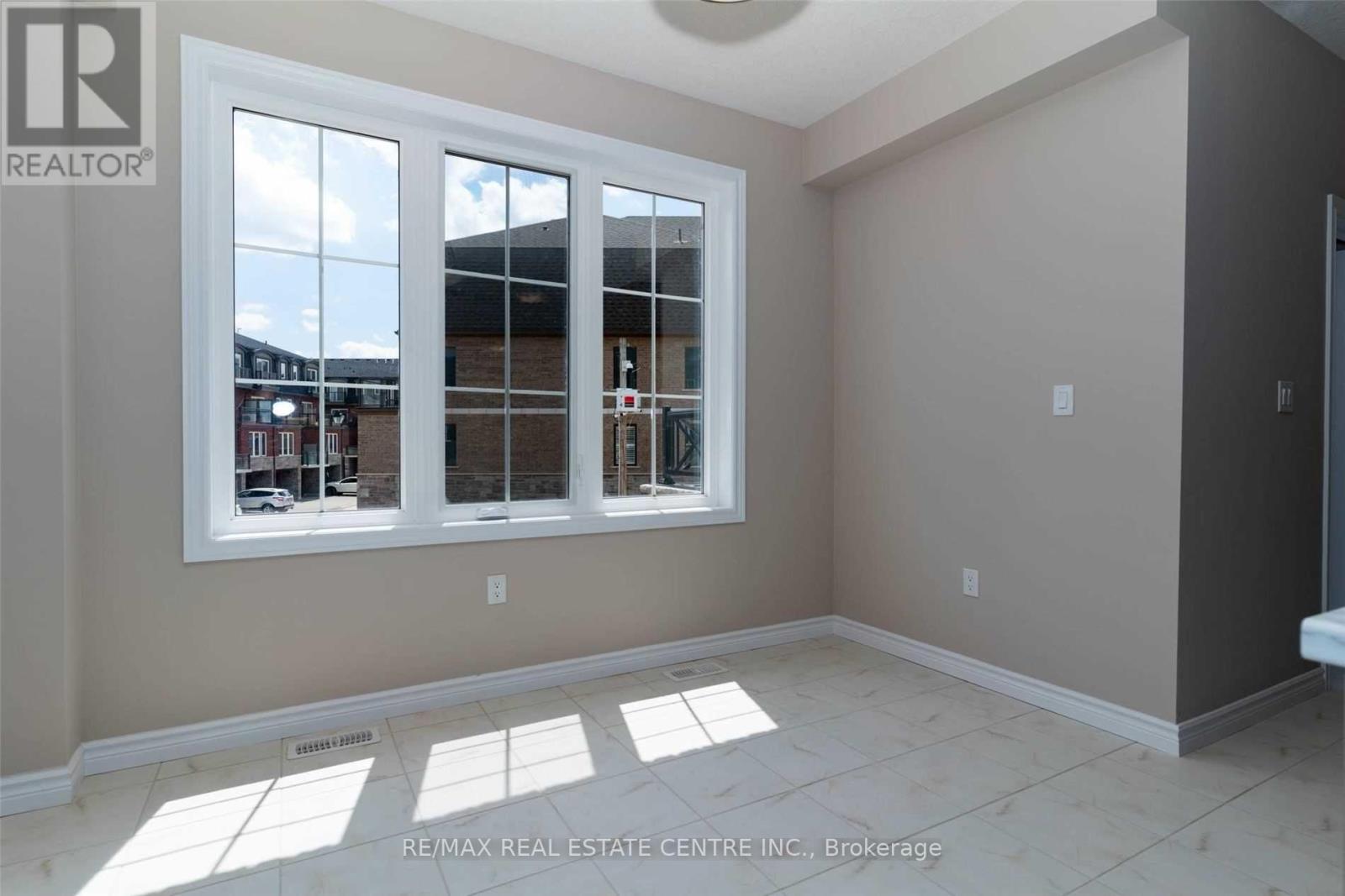 #17 445 ONTARIO STREET - 12