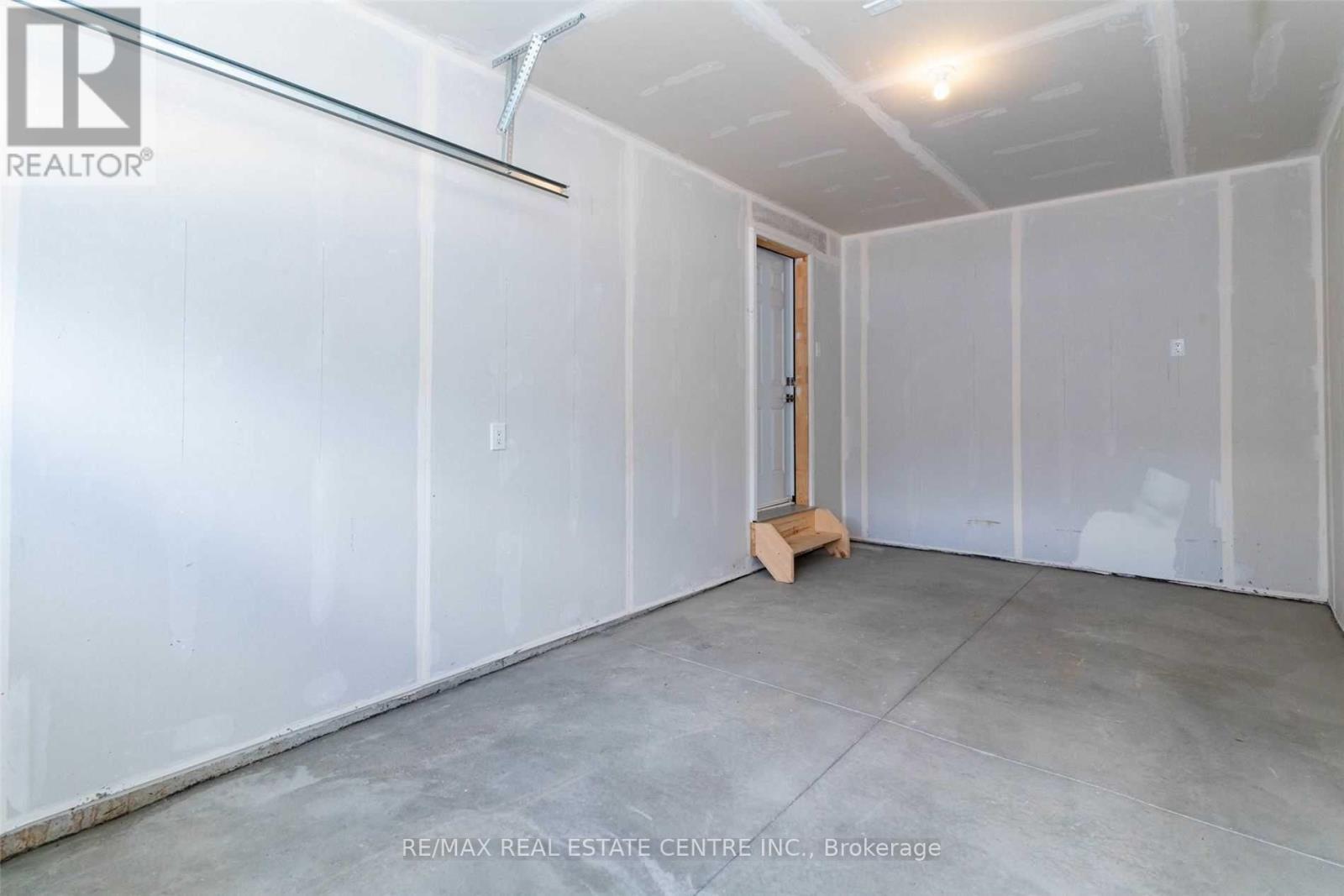 #17 445 ONTARIO STREET - 27