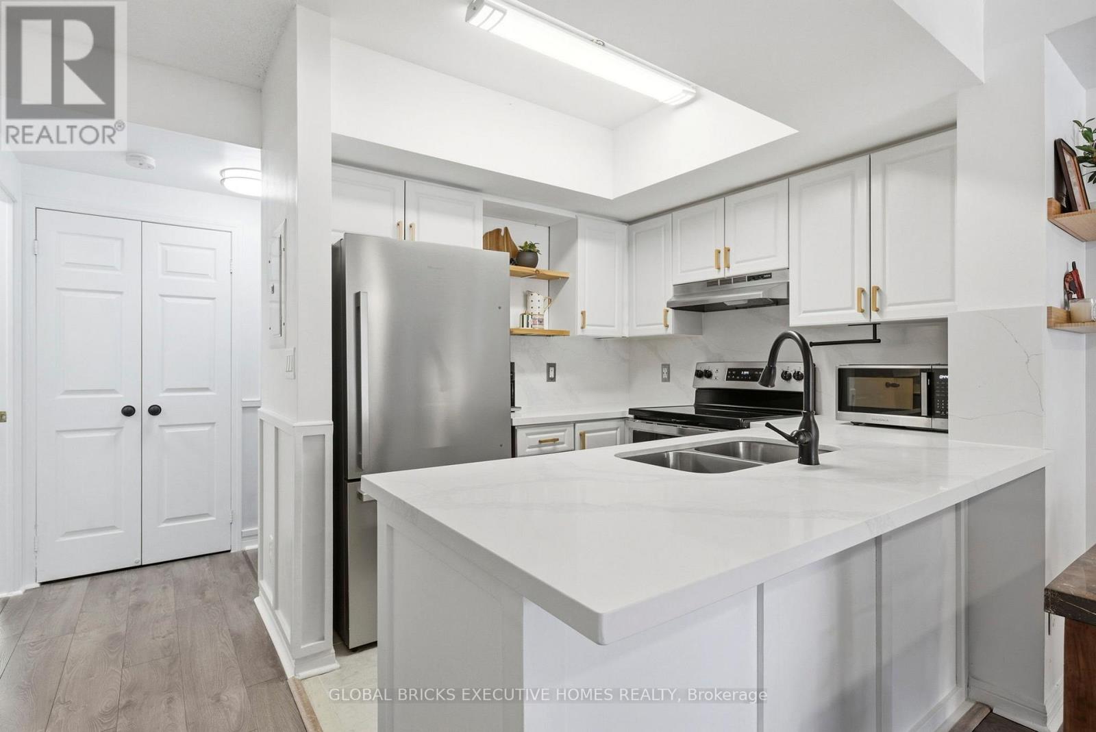 #2054 3041 FINCH AVENUE W - 10