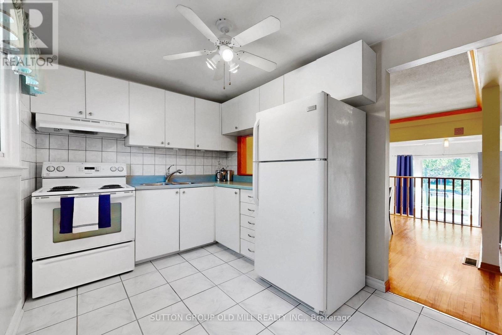 96 DARRAS COURT - 15