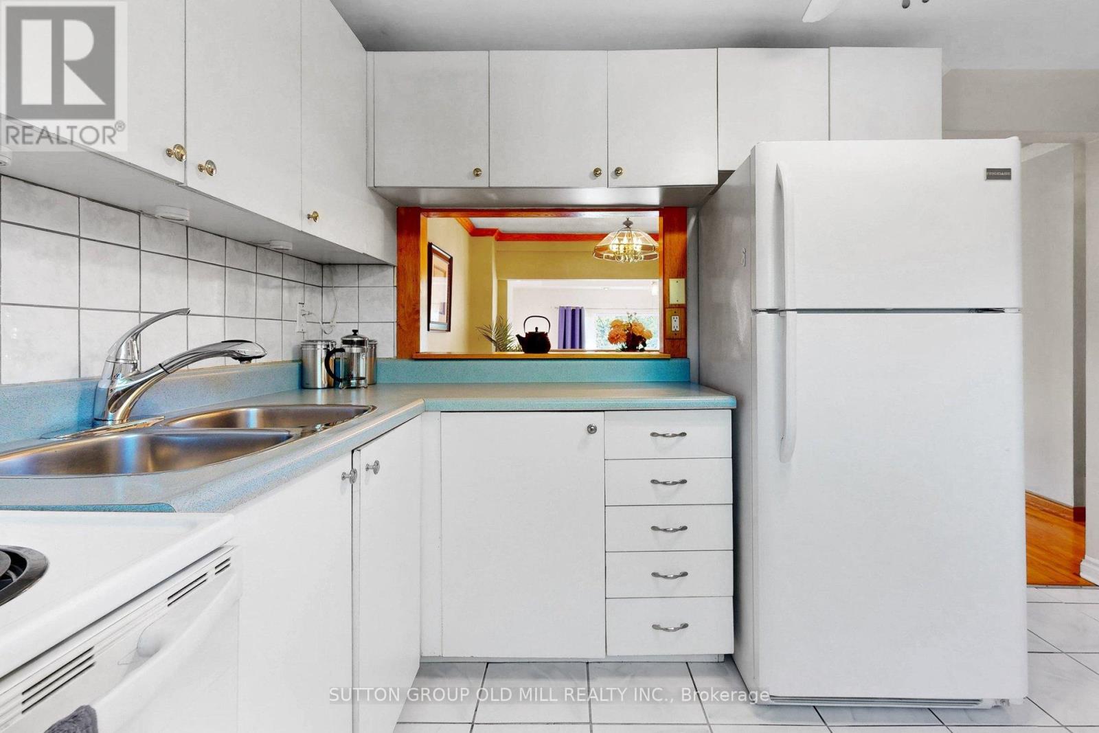 96 DARRAS COURT - 17