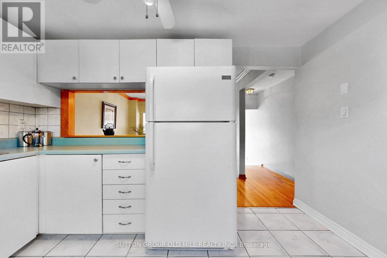 96 DARRAS COURT - 19