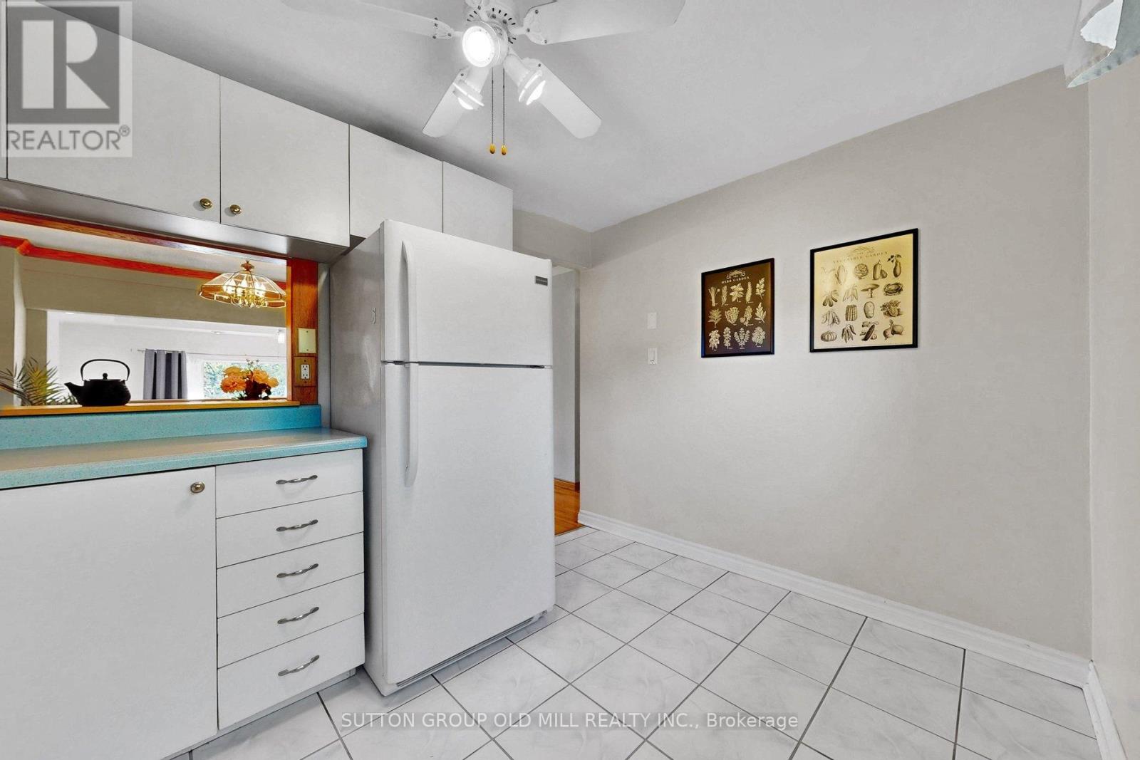 96 DARRAS COURT - 21