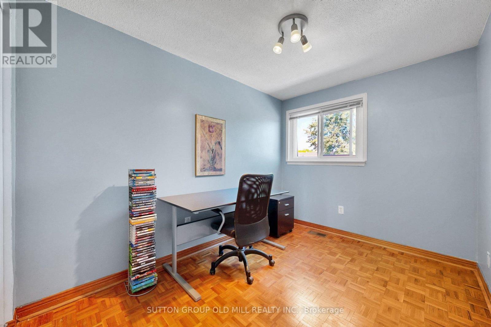 96 DARRAS COURT - 23