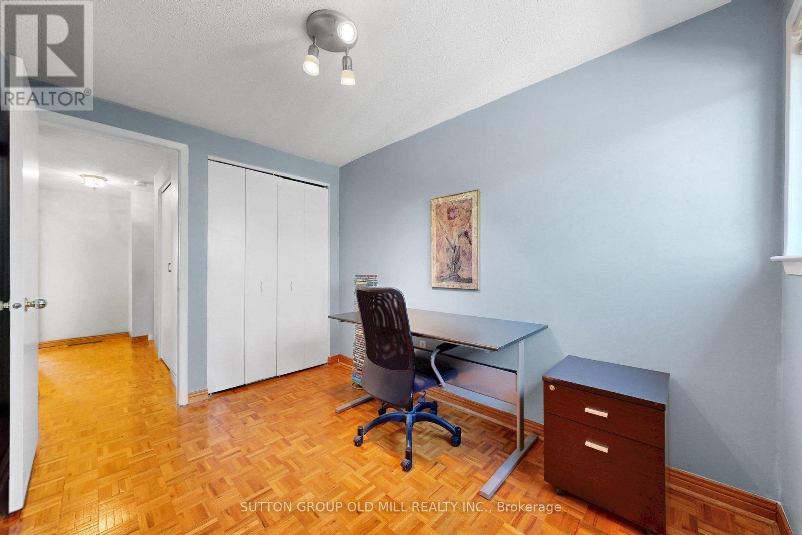 96 DARRAS COURT - 24