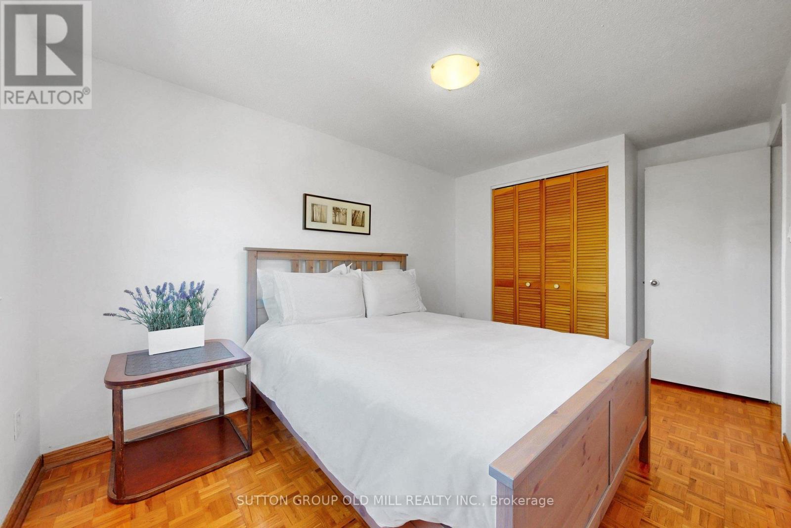 96 DARRAS COURT - 26