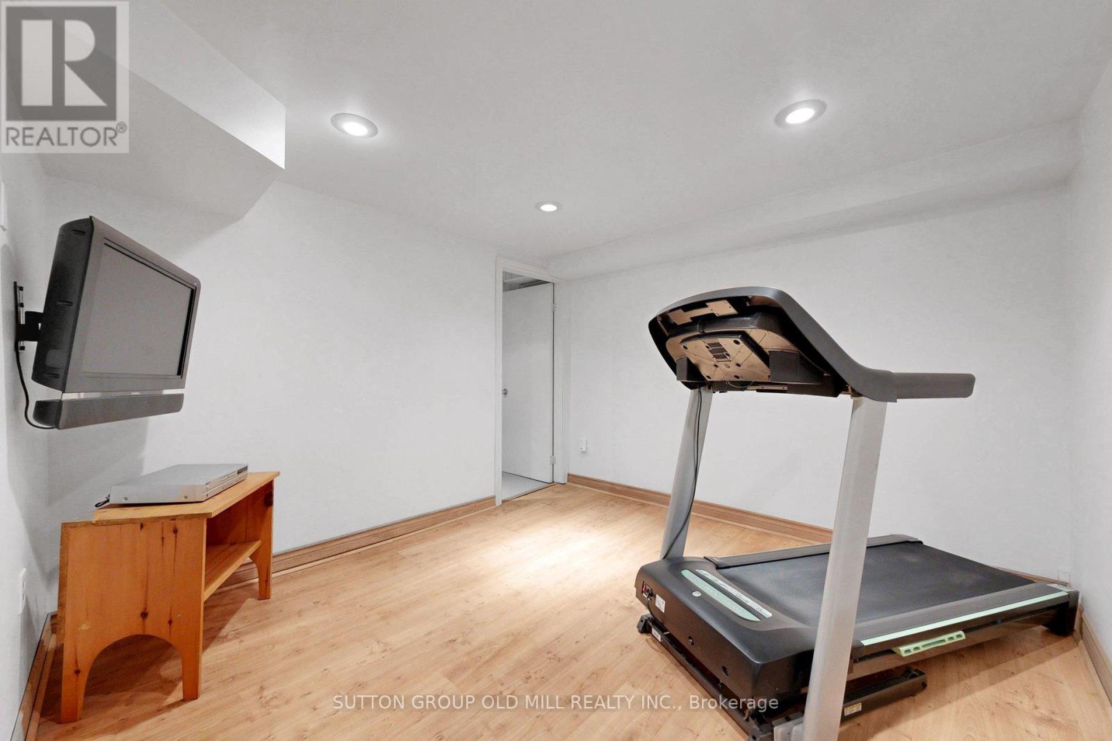 96 DARRAS COURT - 32