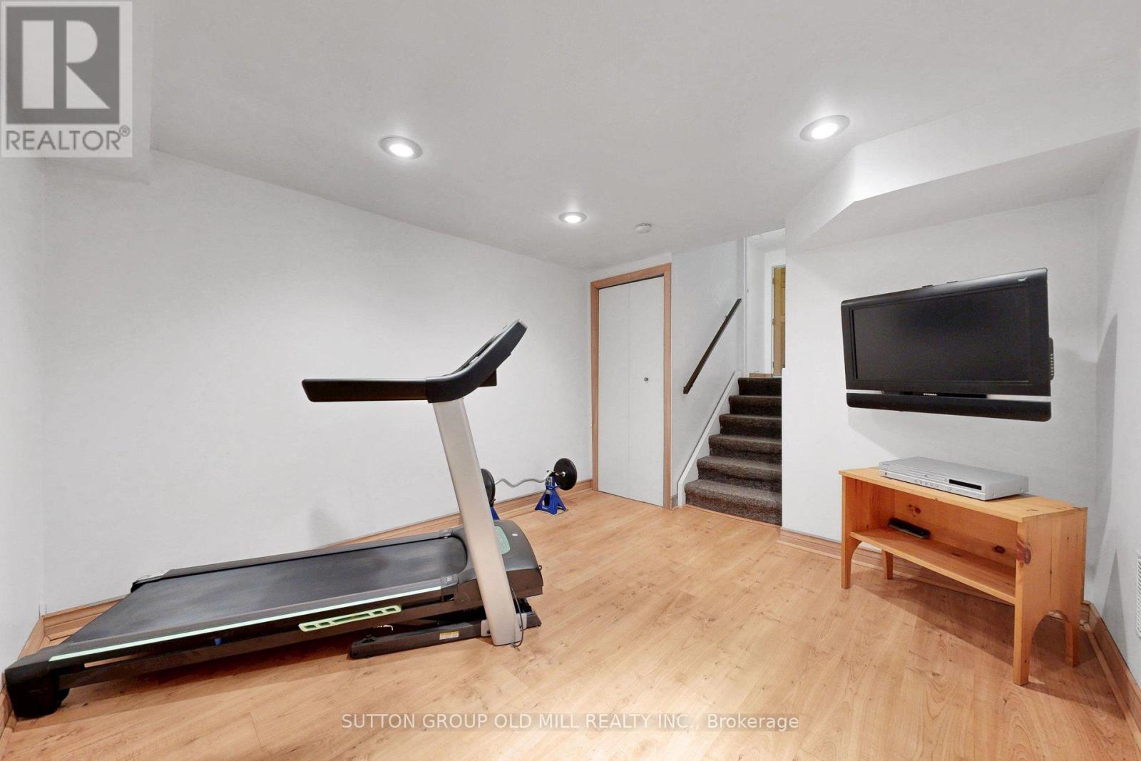 96 DARRAS COURT - 33
