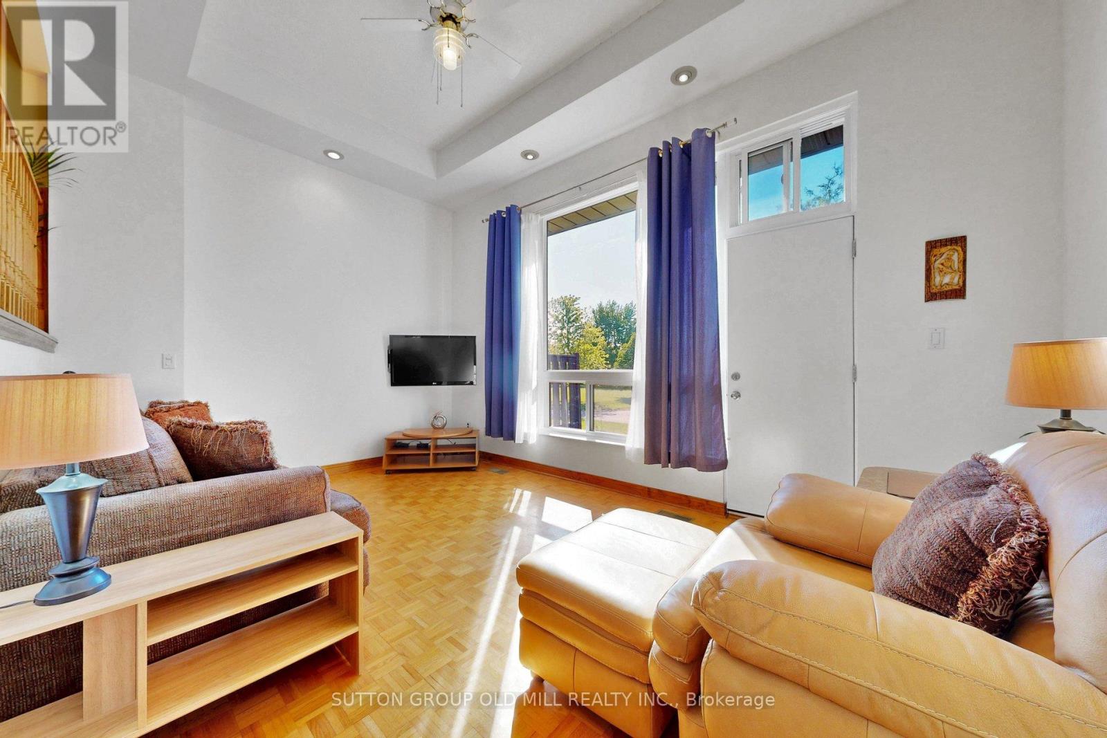 96 DARRAS COURT - 4