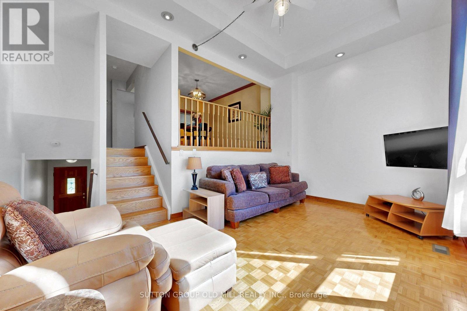 96 DARRAS COURT - 5