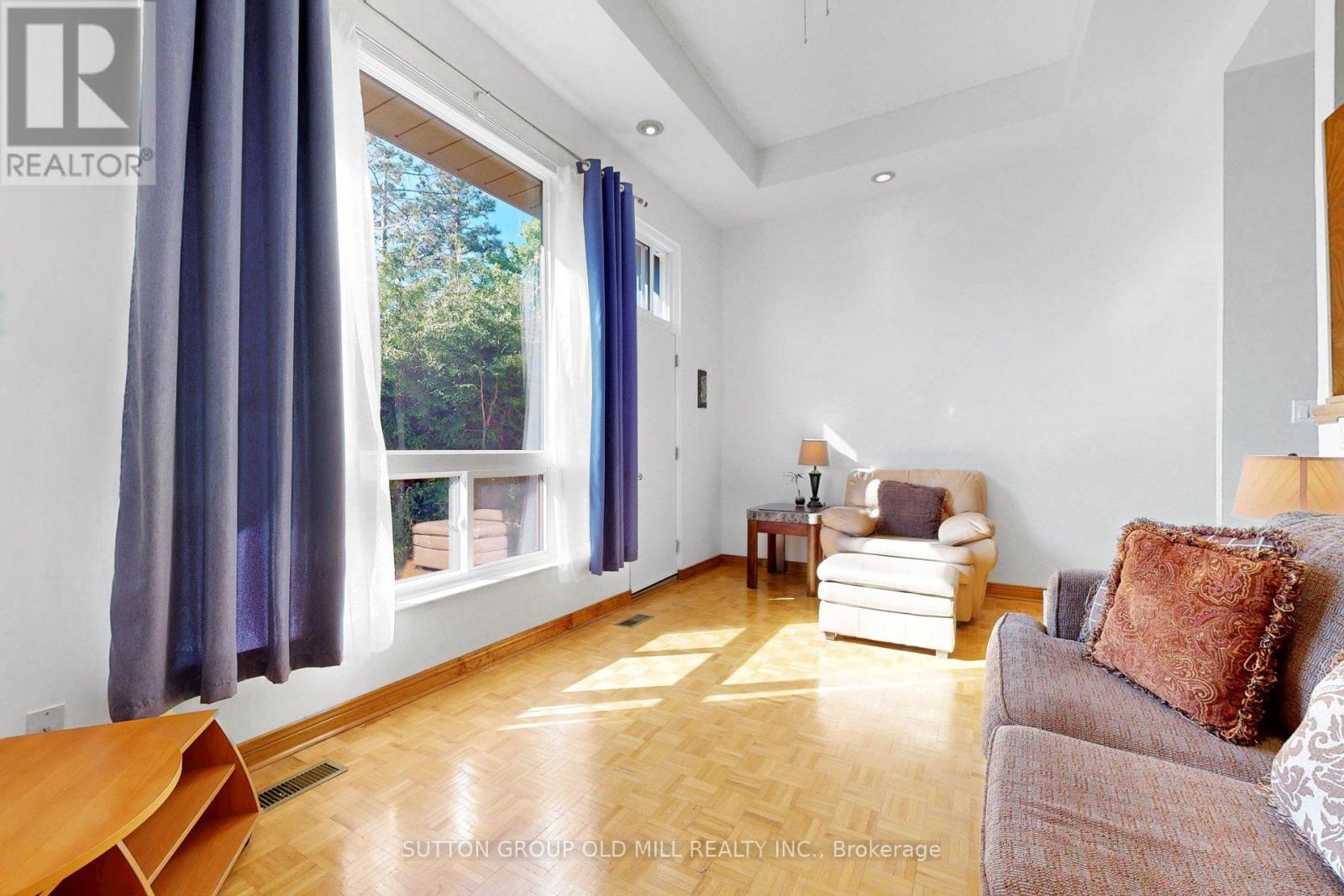 96 DARRAS COURT - 6