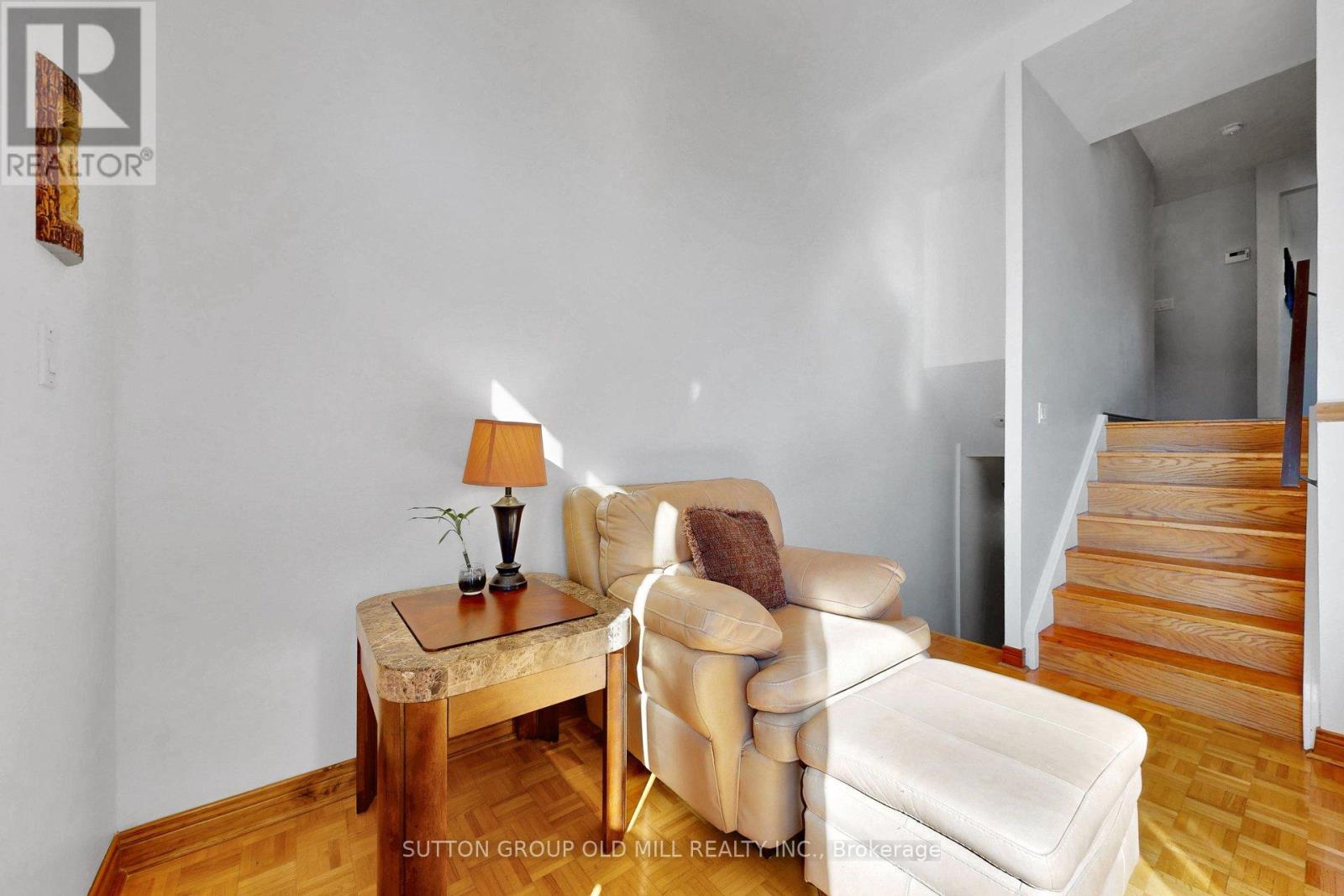 96 DARRAS COURT - 8