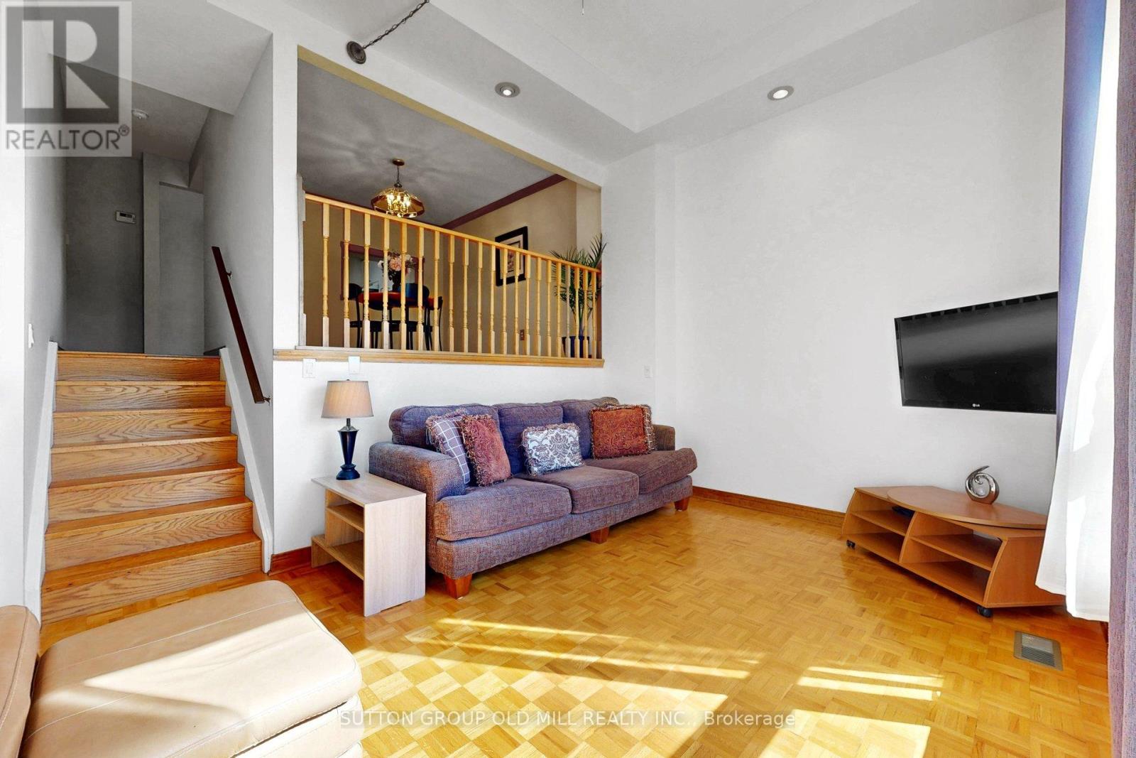 96 DARRAS COURT - 9
