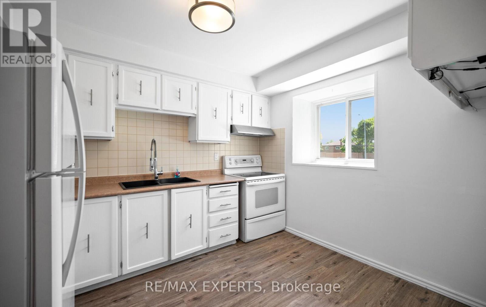 5 MOREGATE CRESCENT - 12
