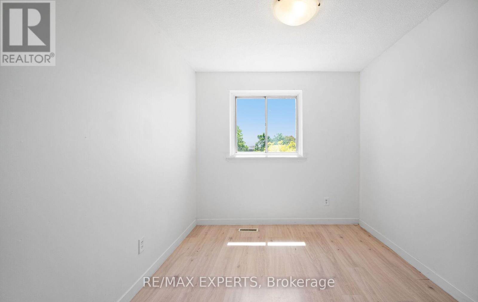 5 MOREGATE CRESCENT - 25