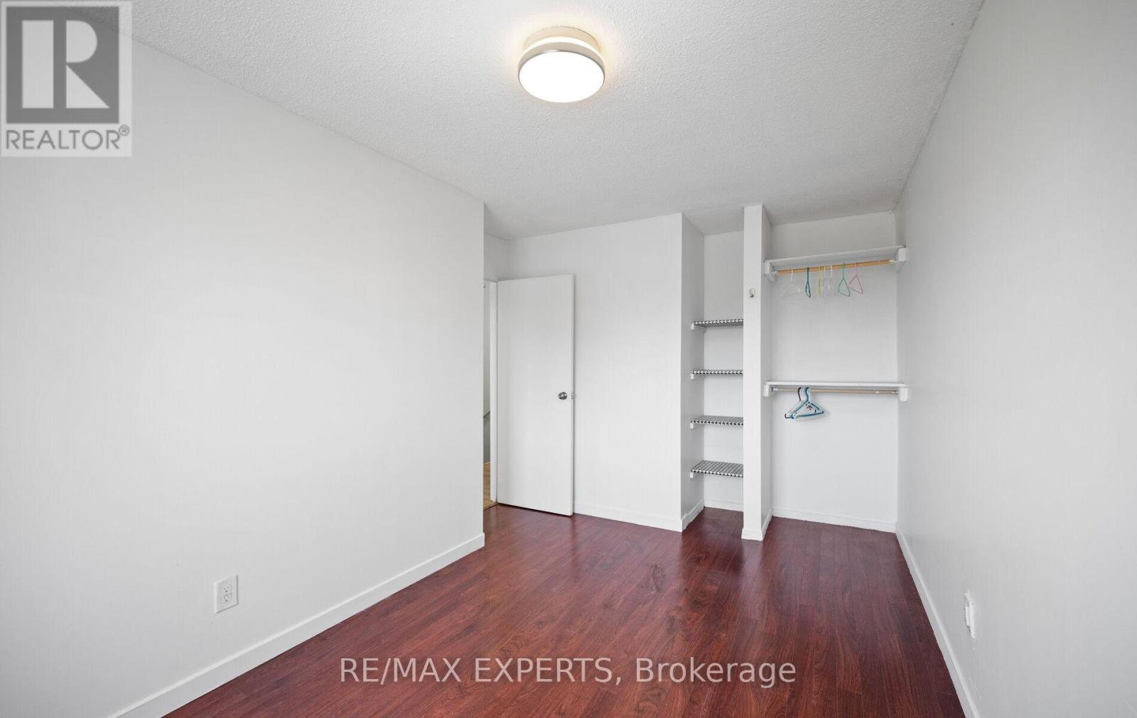 5 MOREGATE CRESCENT - 28