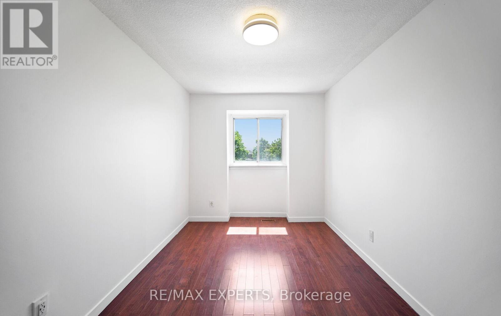5 MOREGATE CRESCENT - 29