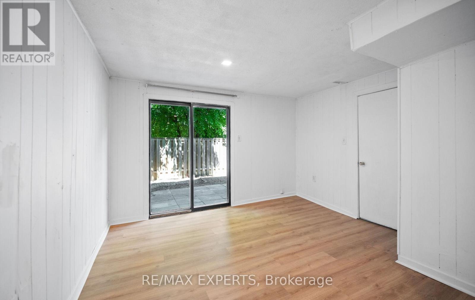 5 MOREGATE CRESCENT - 37