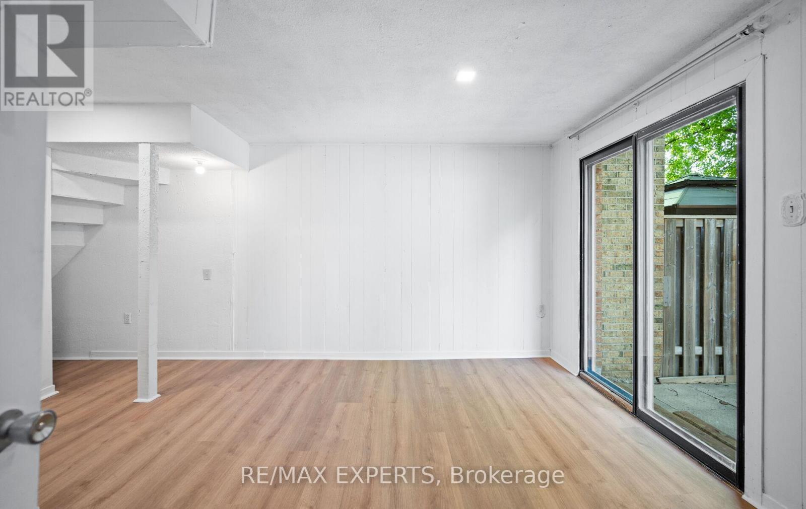 5 MOREGATE CRESCENT - 40