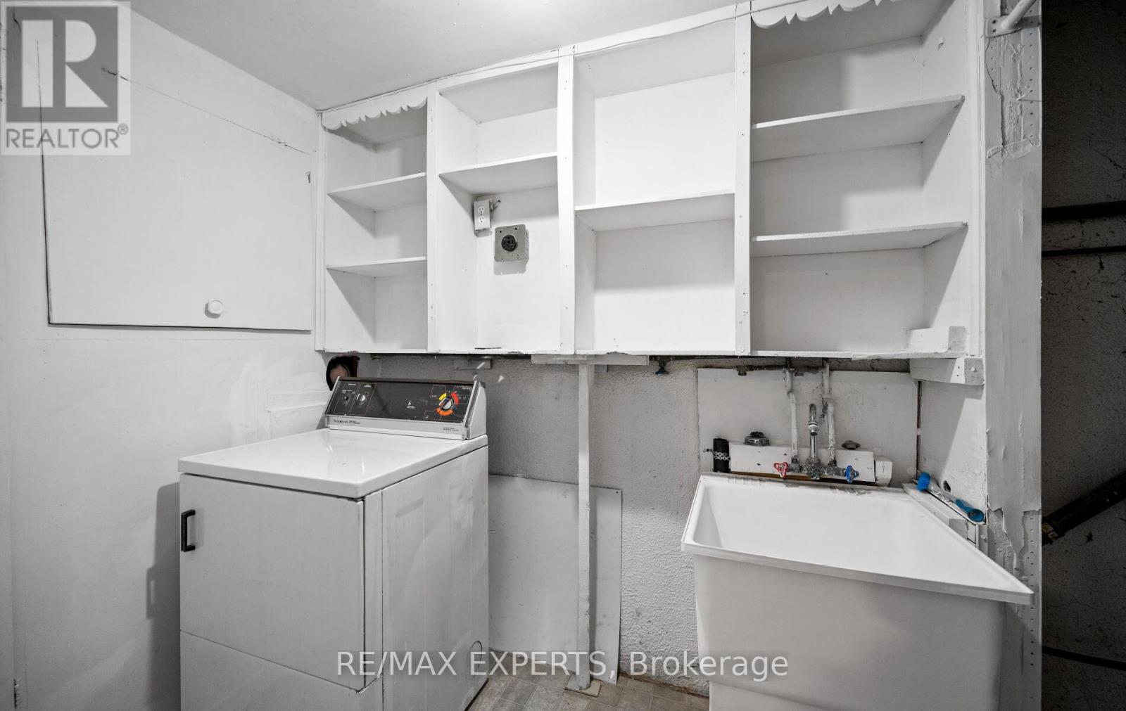 5 MOREGATE CRESCENT - 42