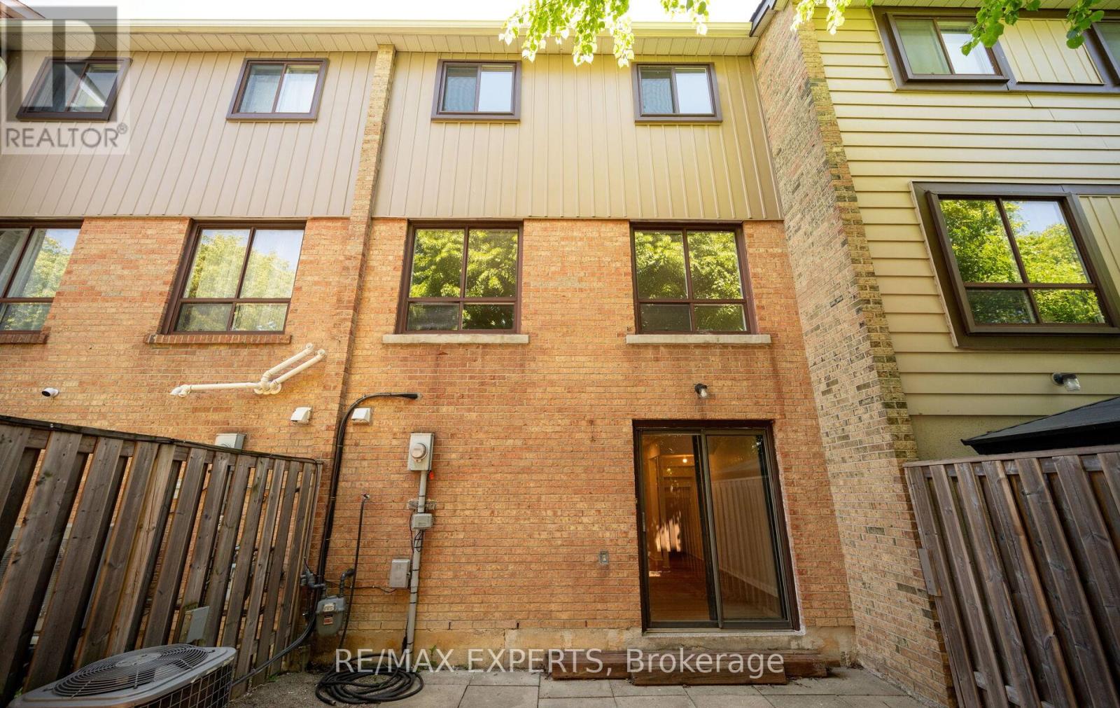 5 MOREGATE CRESCENT - 44