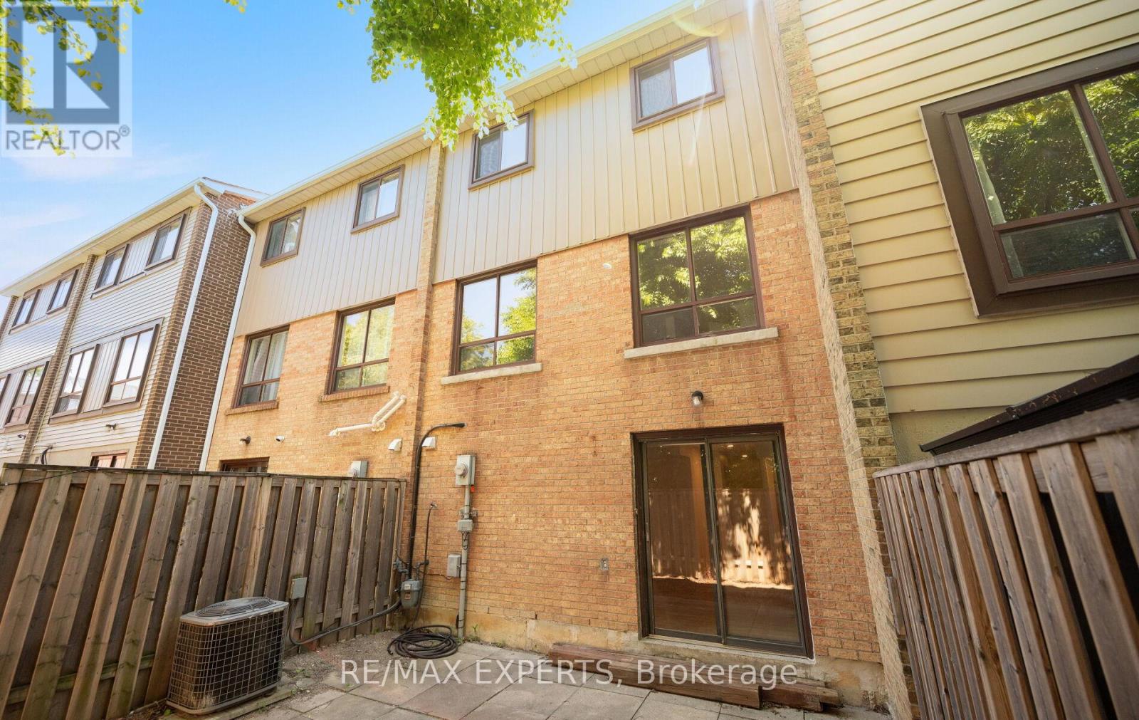 5 MOREGATE CRESCENT - 45