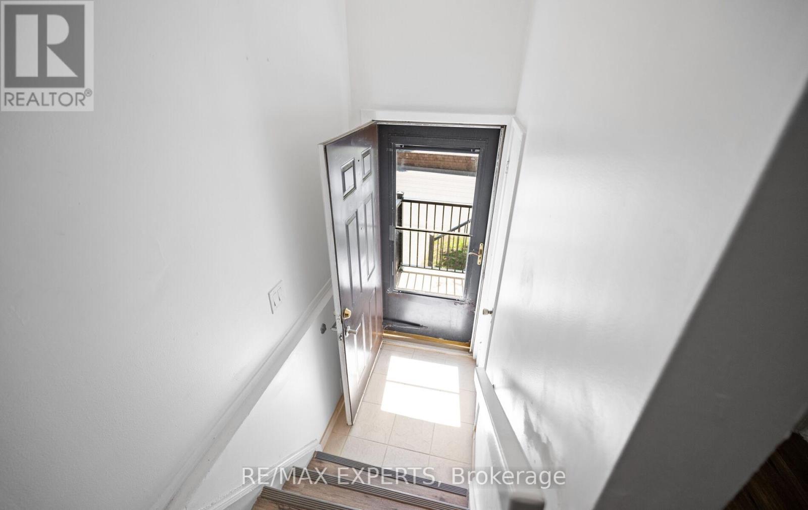5 MOREGATE CRESCENT - 50