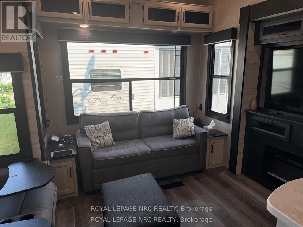 4 DOGWOOD STREET - 8