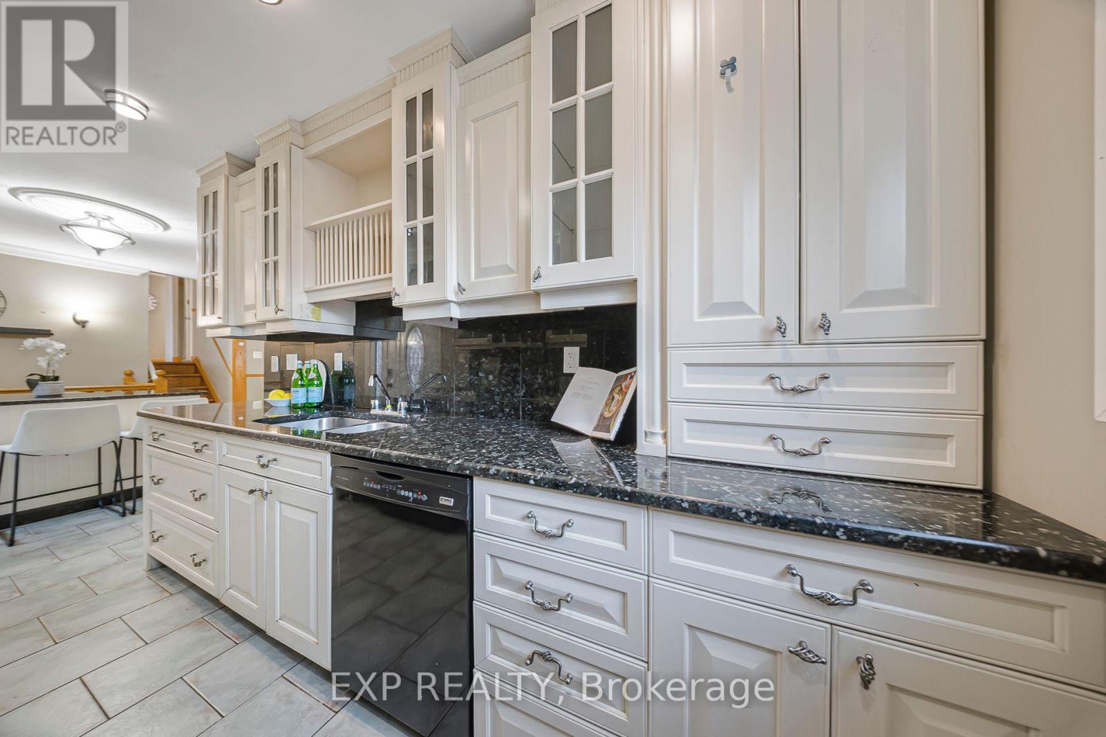124 DUNSMERE DRIVE - 13