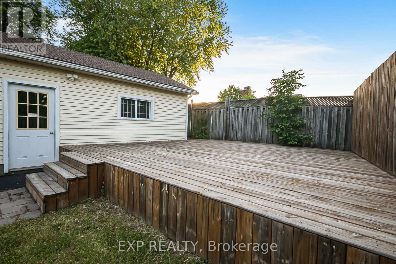 124 DUNSMERE DRIVE - 38