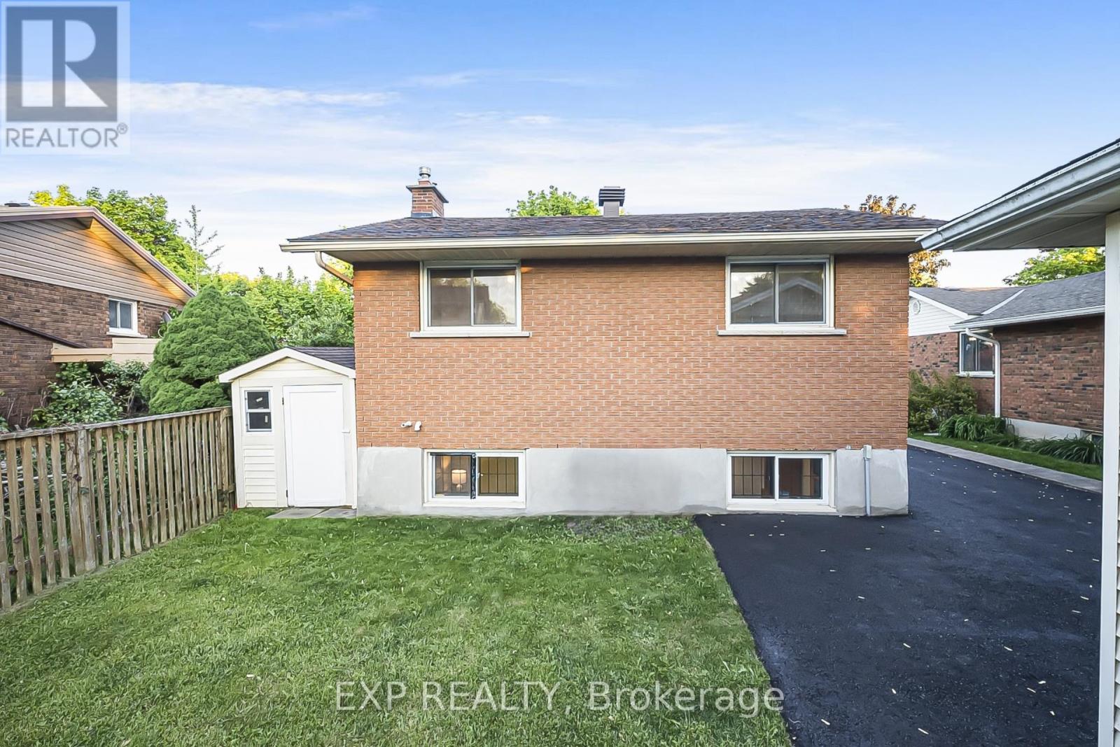 124 DUNSMERE DRIVE - 39