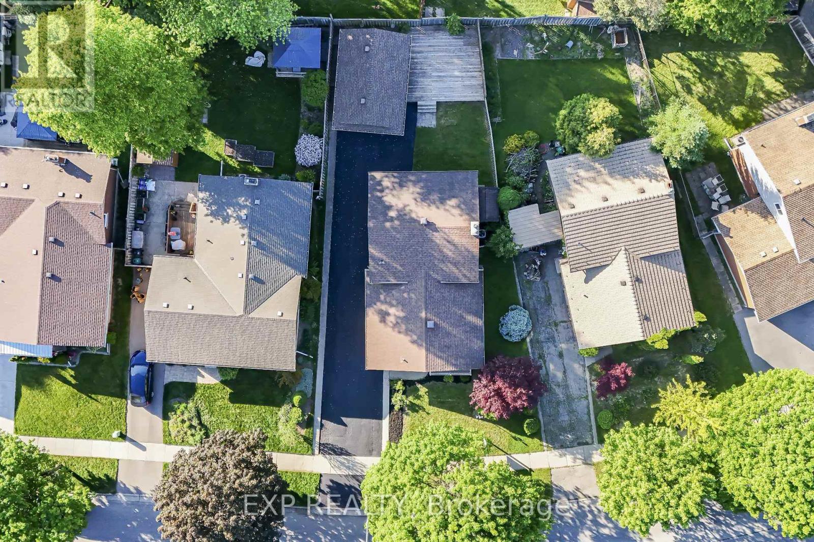 124 DUNSMERE DRIVE - 44