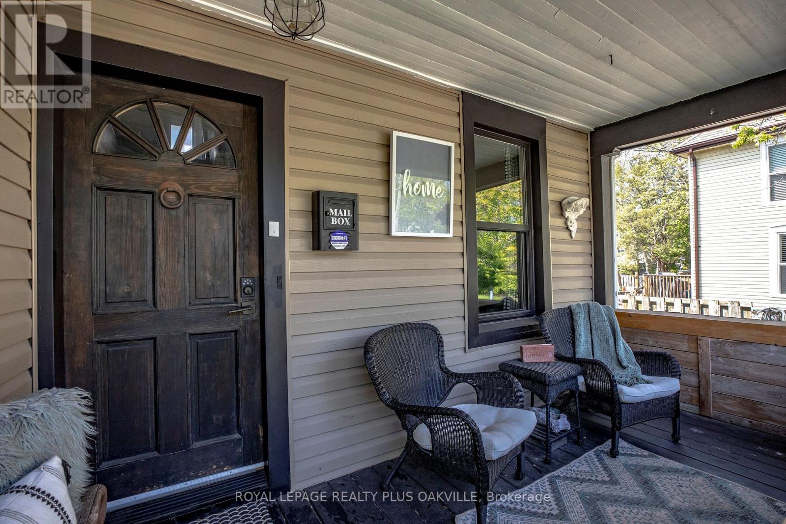 381 ELIZABETH STREET - 5