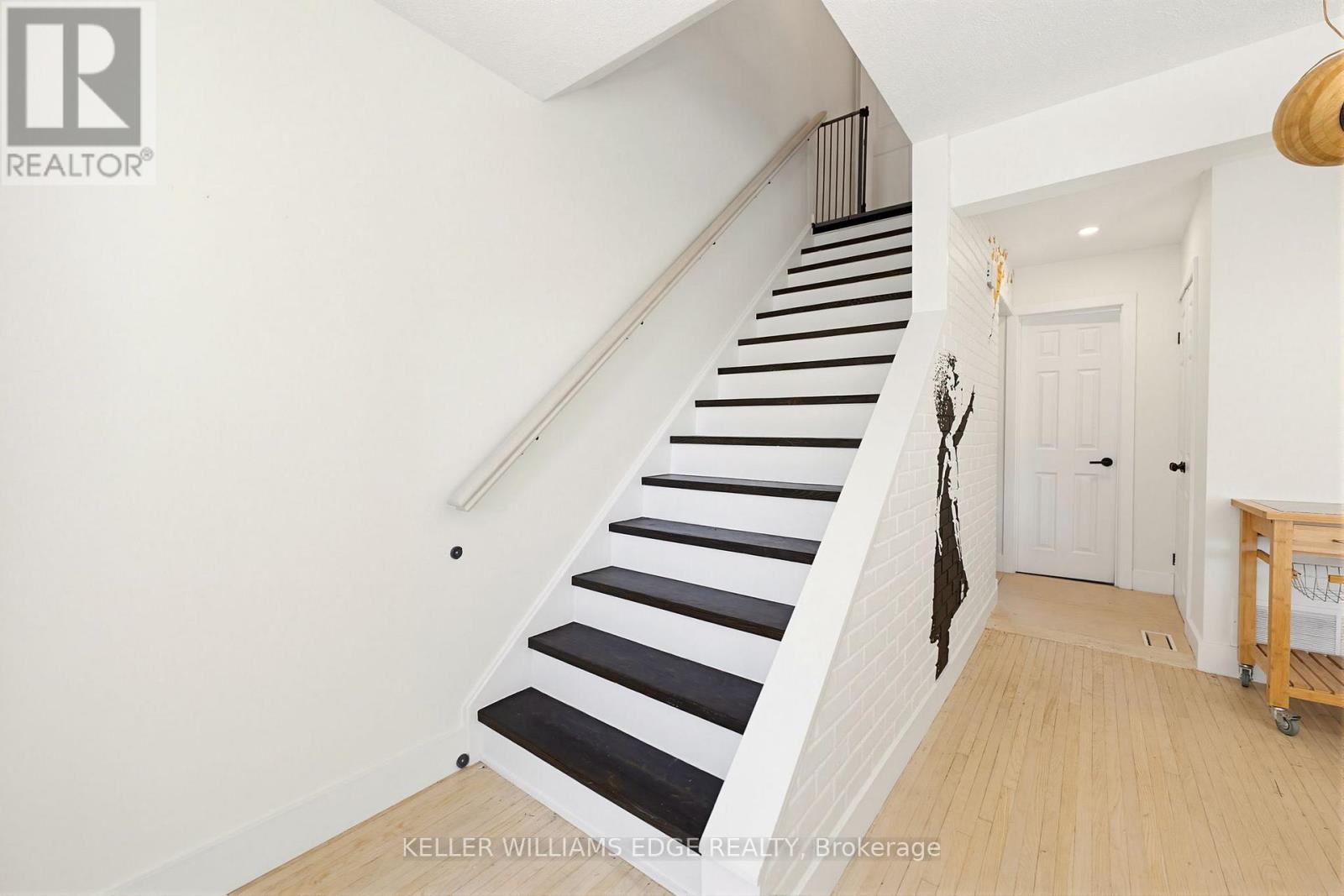#7 161 BERKINDALE DRIVE - 12