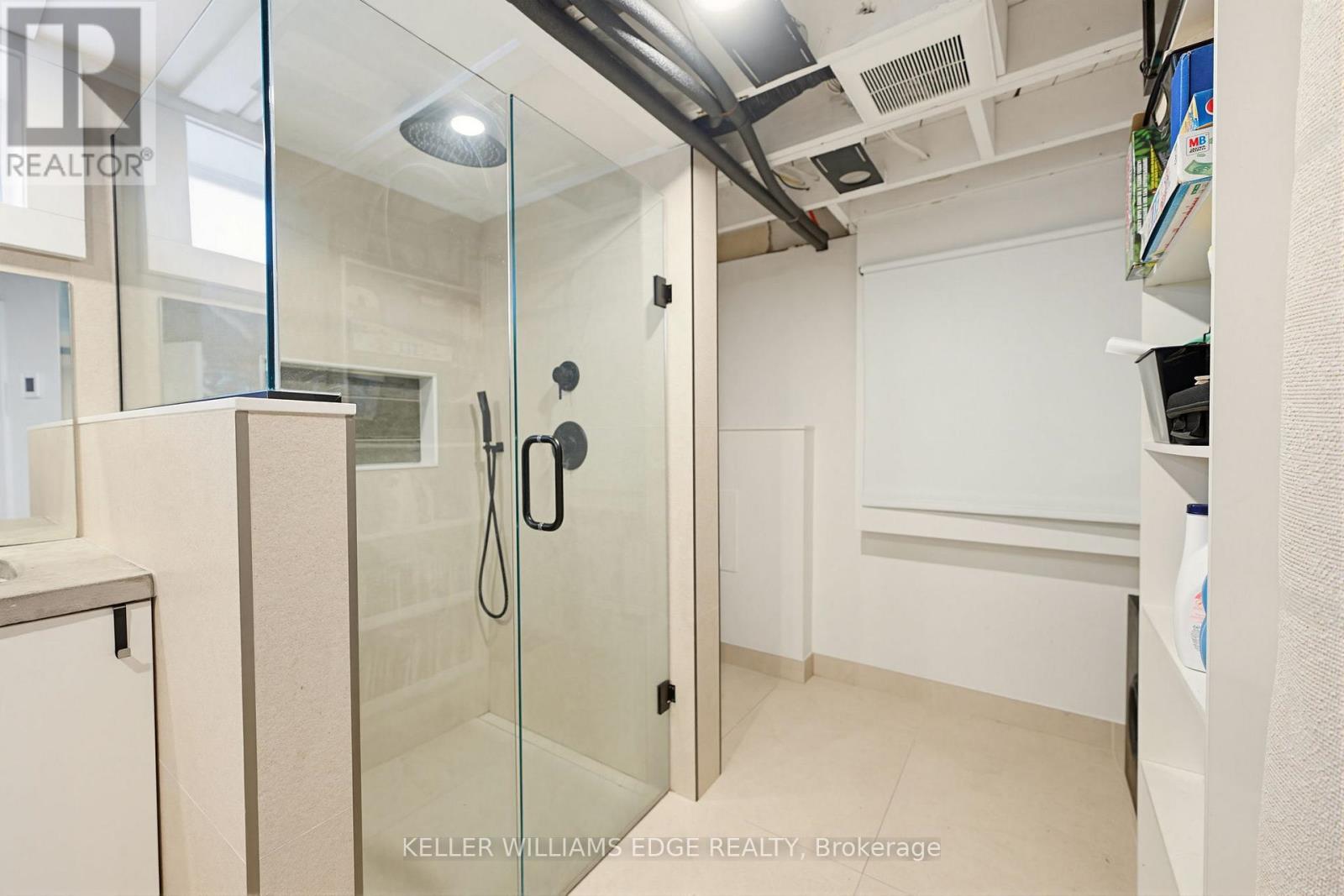 #7 161 BERKINDALE DRIVE - 21