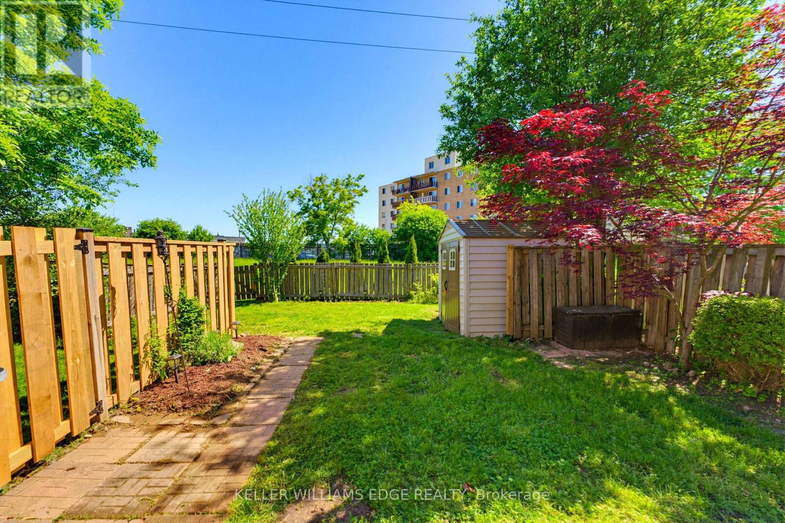 #7 161 BERKINDALE DRIVE - 26