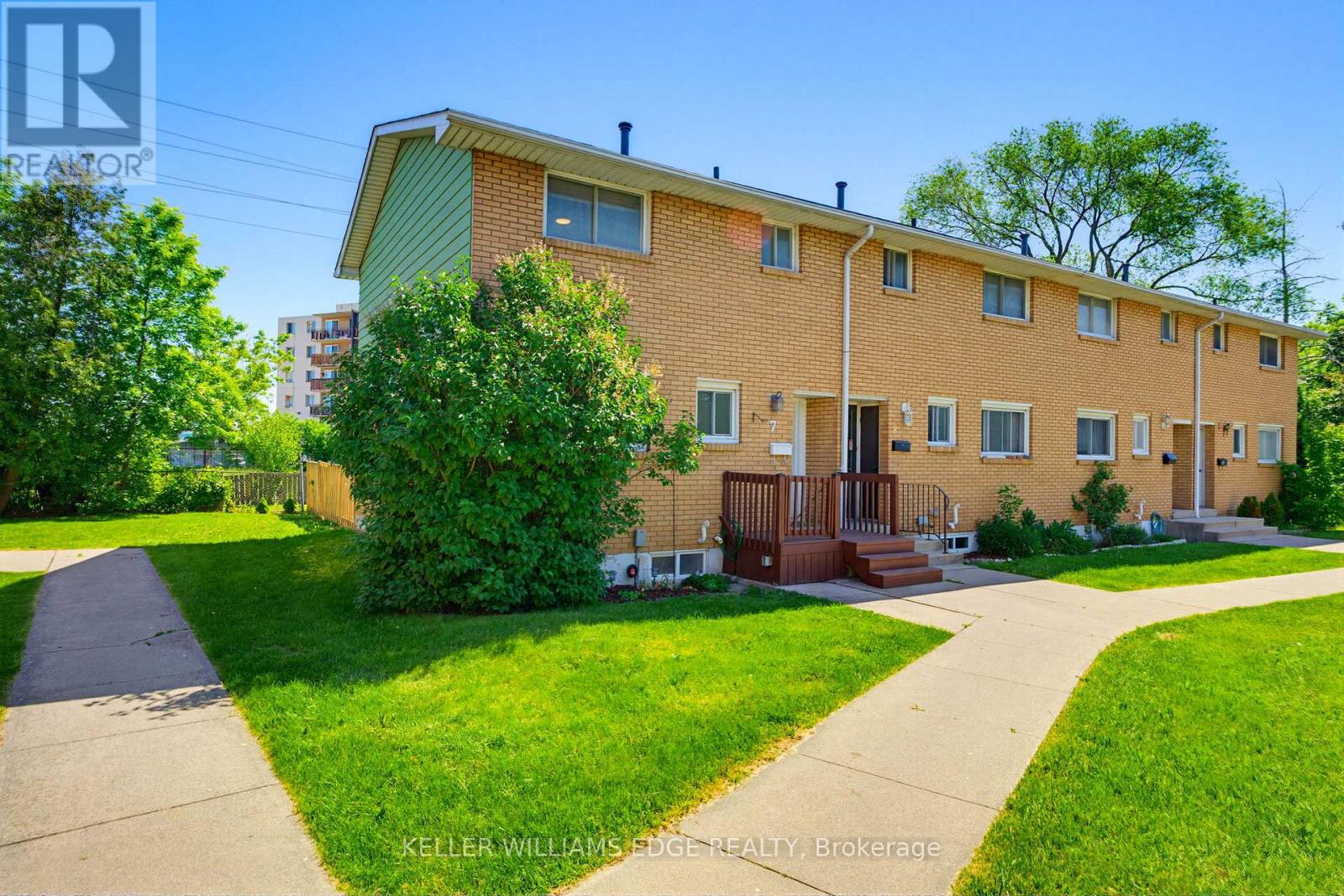 #7 161 BERKINDALE DRIVE - 3