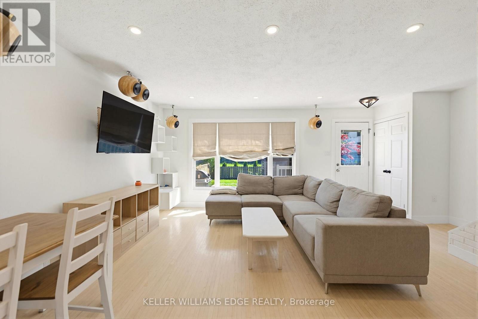 #7 161 BERKINDALE DRIVE - 6