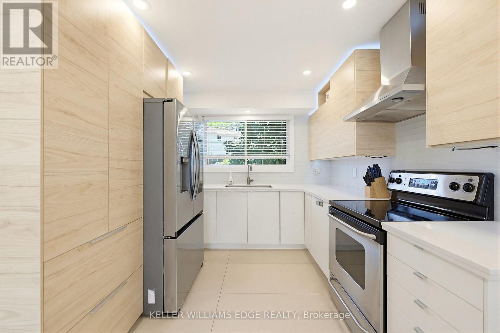 #7 161 BERKINDALE DRIVE - 8