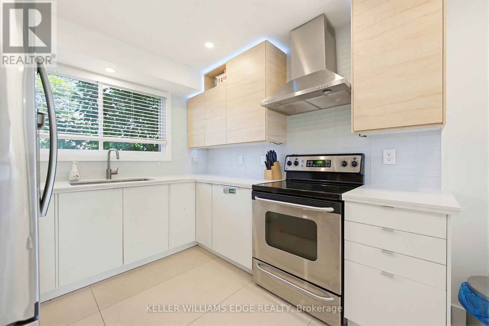 #7 161 BERKINDALE DRIVE - 9